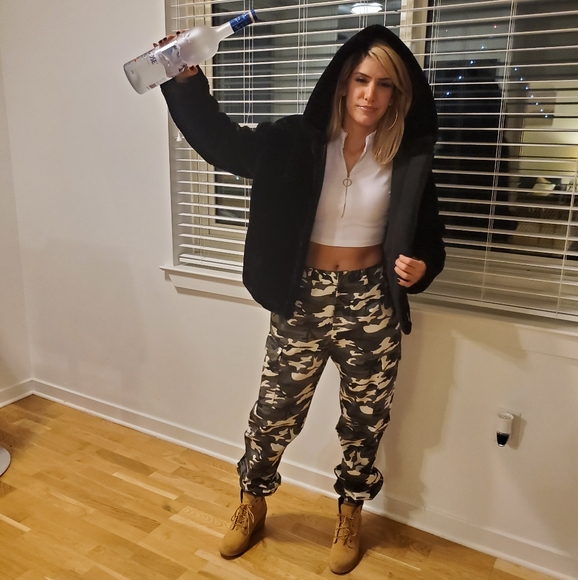 Meet your Posher, Sofia - Picture 2 of 8